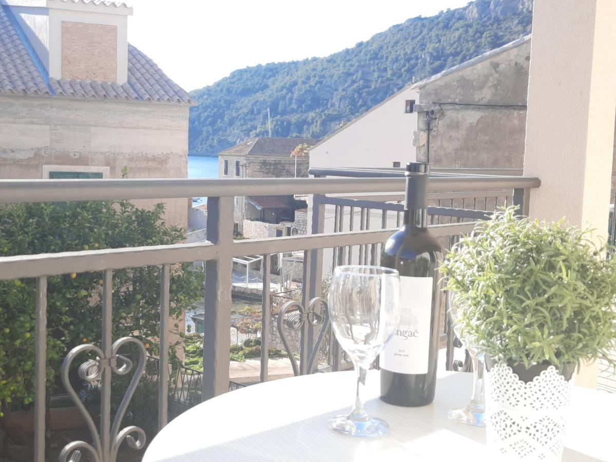 Apartments Villa Beba Komiža Zewnętrze zdjęcie
