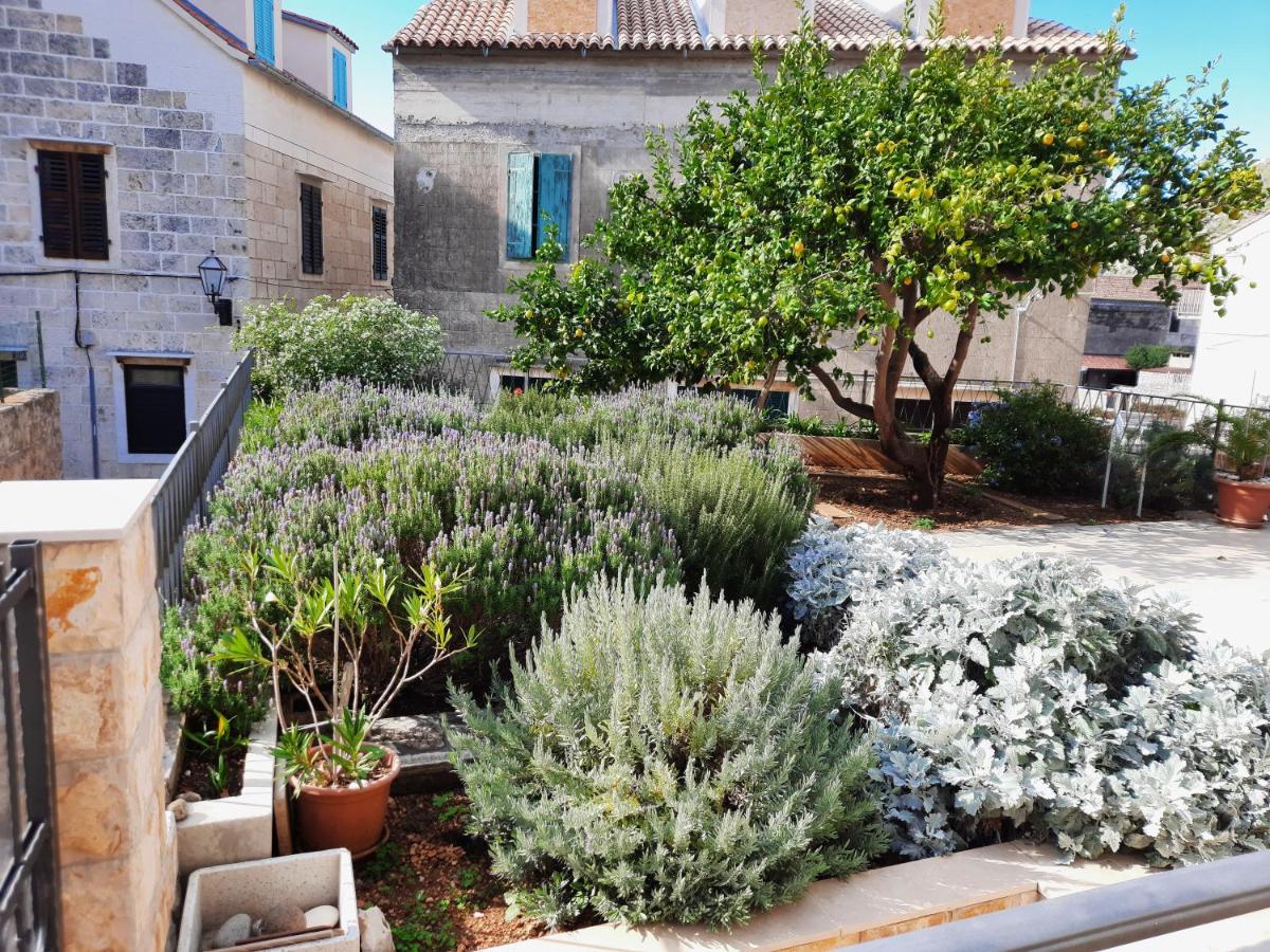 Apartments Villa Beba Komiža Zewnętrze zdjęcie